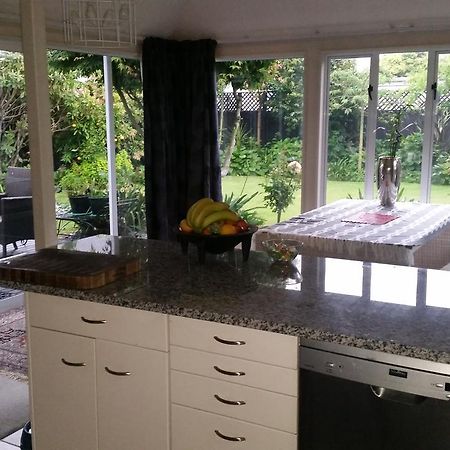 Berni'S Boutique Bnb Christchurch Esterno foto