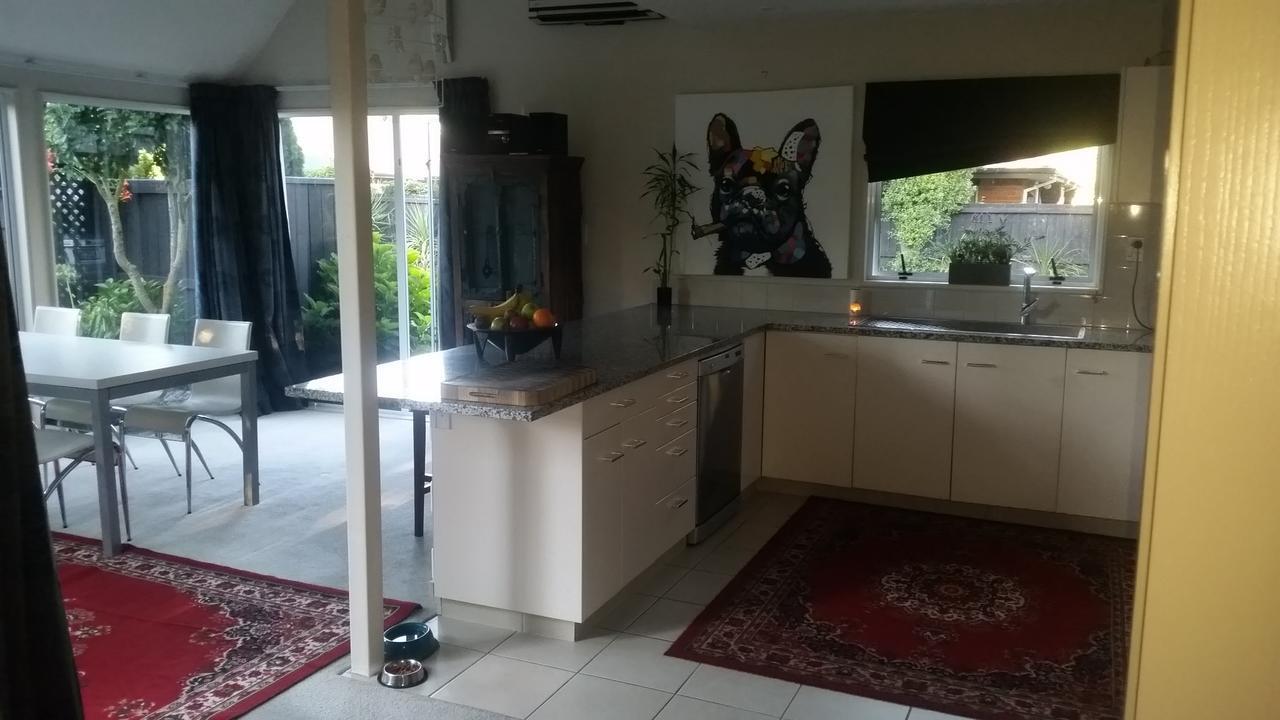 Berni'S Boutique Bnb Christchurch Esterno foto