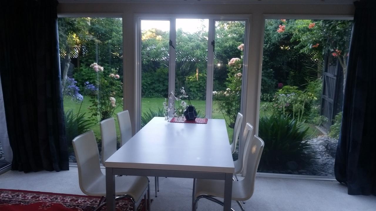 Berni'S Boutique Bnb Christchurch Esterno foto